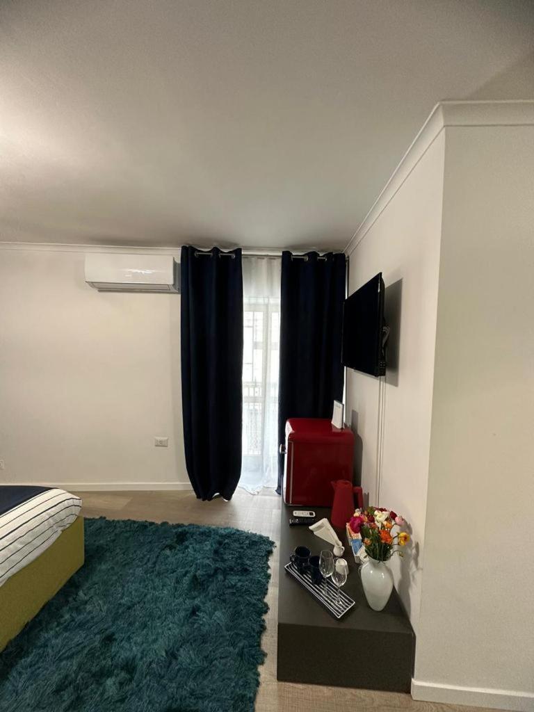 Bell@ Rooms Наполи Екстериор снимка
